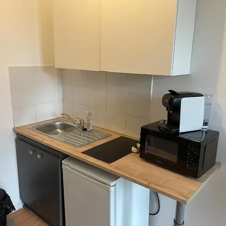Apartment Centre *